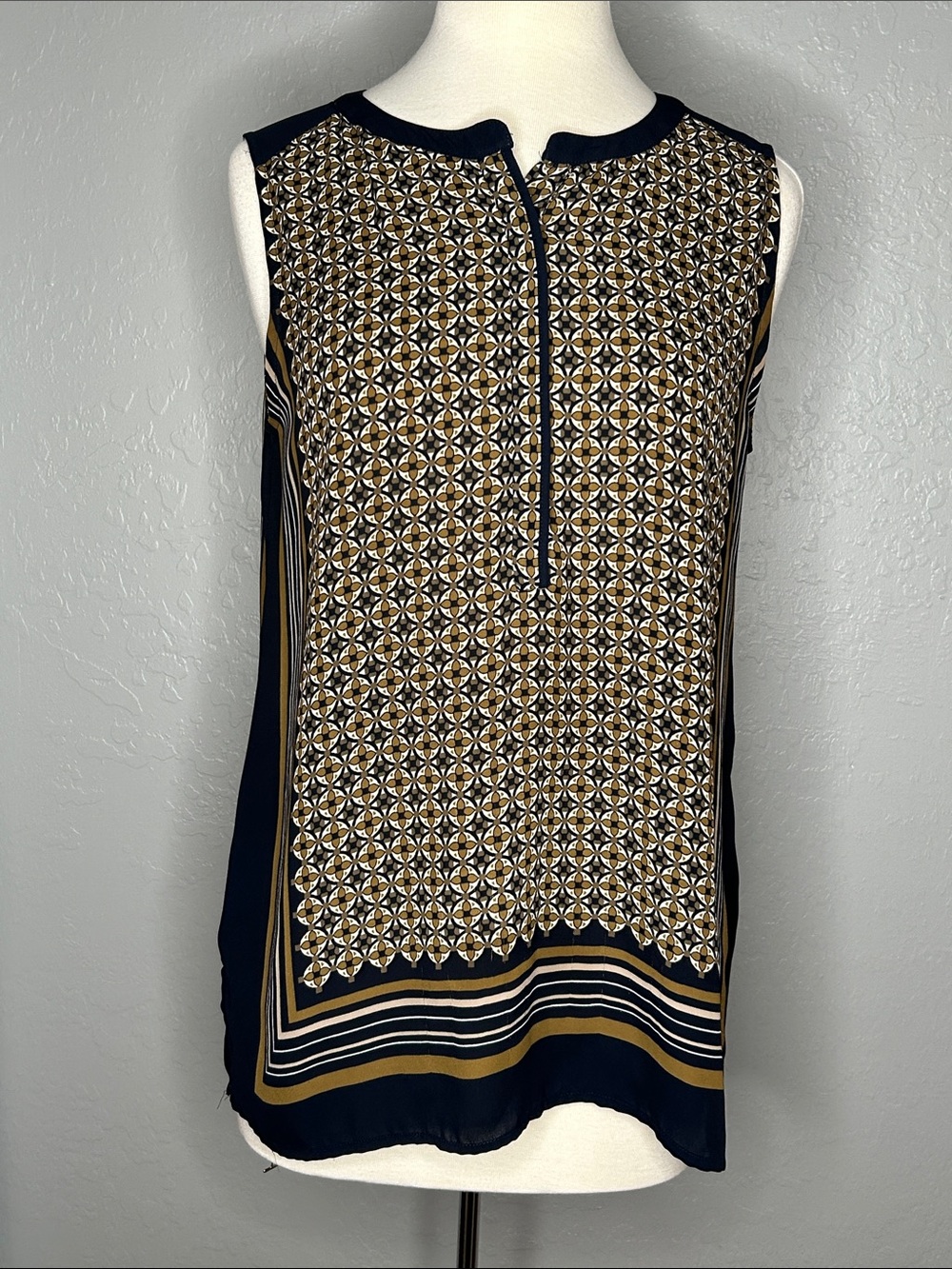 Sleeveless Printed Shell Top - Navy & Gold